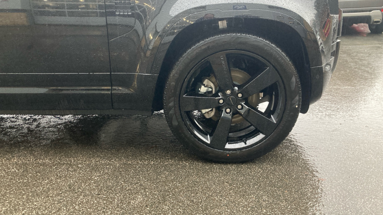 Land Rover Defender 3.0 D250 X-Dynamic HSE 110 5dr Auto Diesel Estate